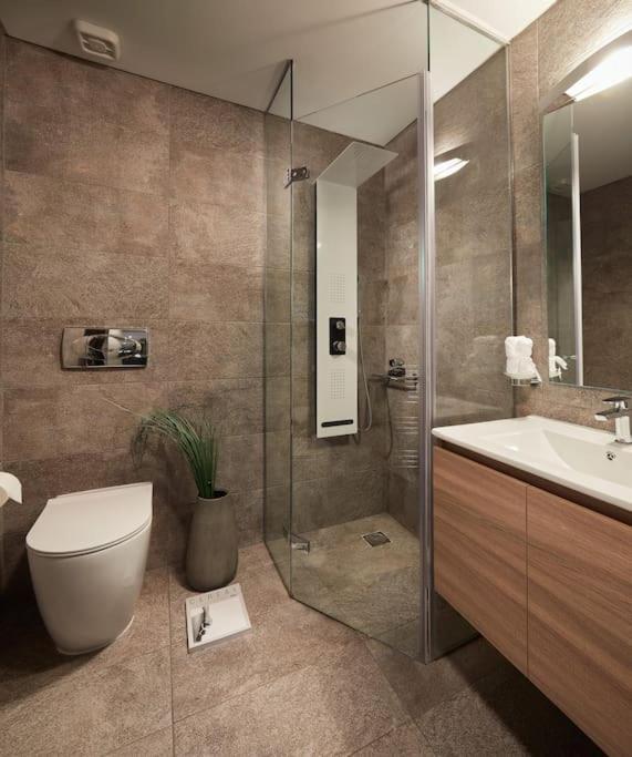 Cw Athens Riviera Suite Exterior photo