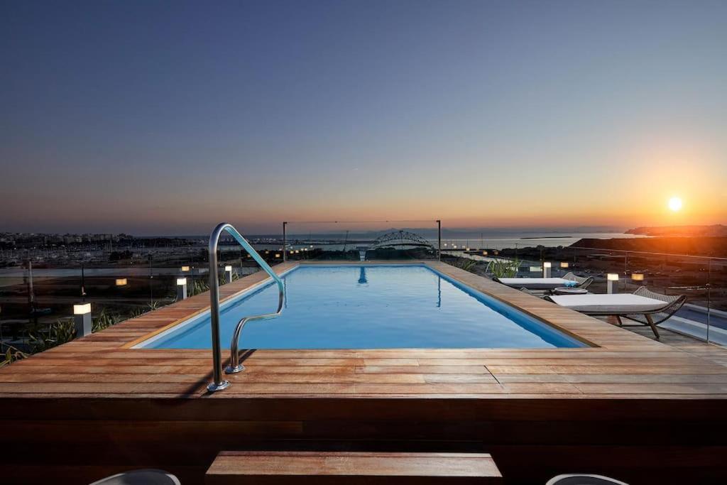 Cw Athens Riviera Suite Exterior photo
